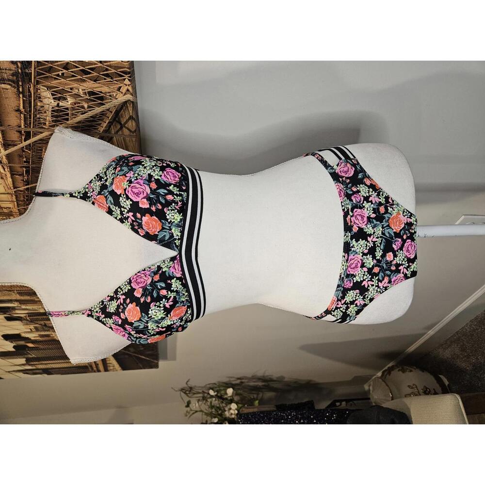 Set of 2 Bikini Sets - Stylish Swimwear - Picture 3 of 11